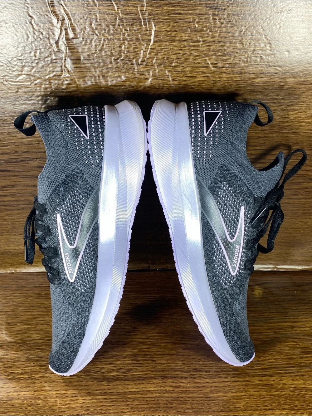 Brooks Levitate stealth fit 5 women’s shoe size 6.5